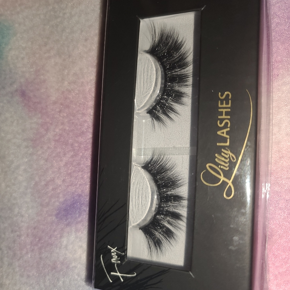 Lilly Lashes - Picture 7 of 16